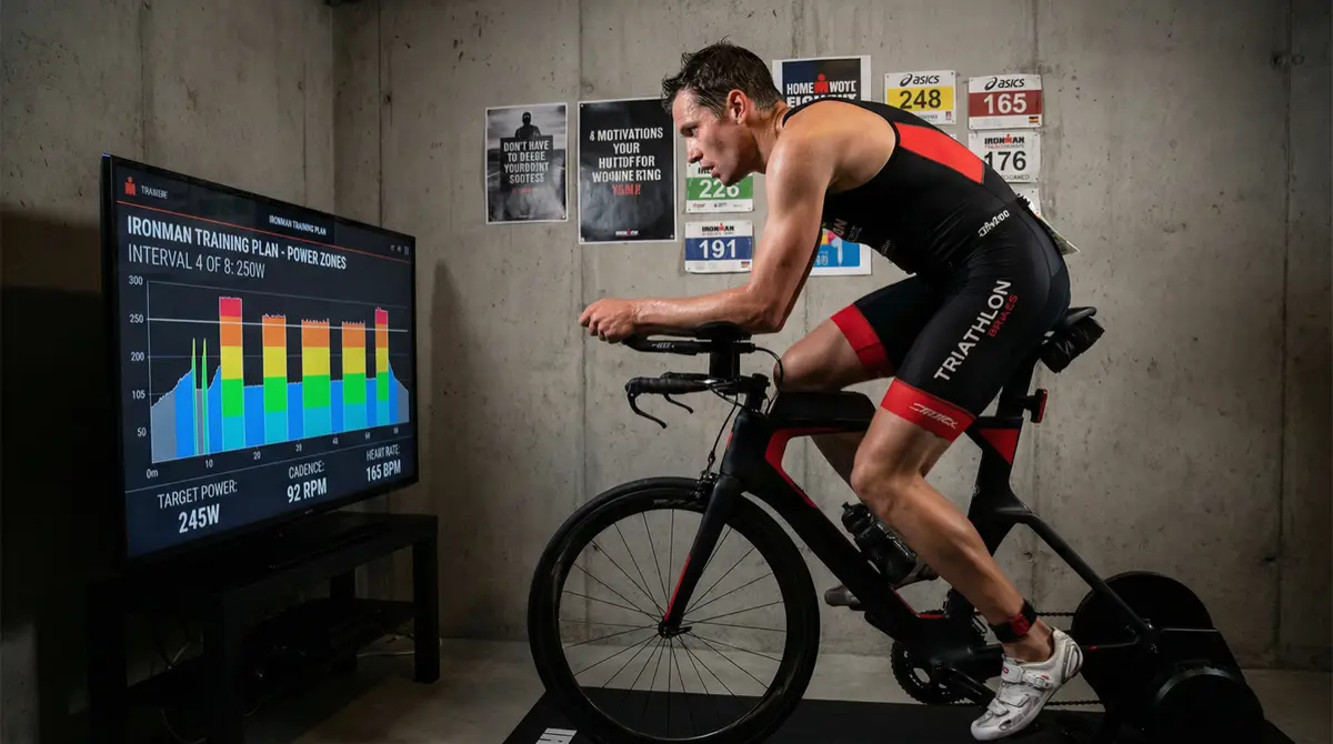 Guia Completo de Treino Indoor para IRONMAN 70.3 Usando Zwift e MyWhoosh (2026)